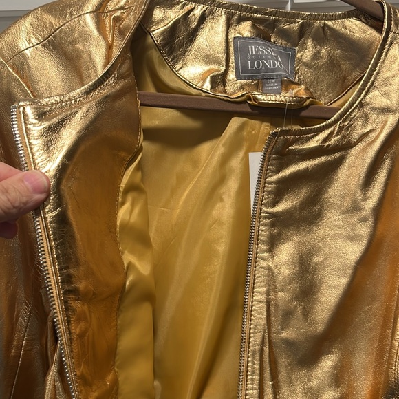 100 % leather jacket and beautiful gold. Jessica London size 22 W. - Picture 8 of 8